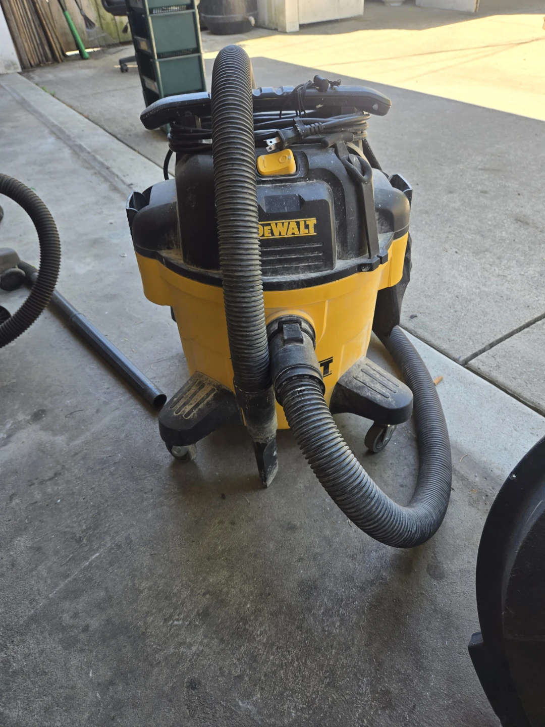 DeWalt Wet/Dry Vacuum with Accessories - photo 3