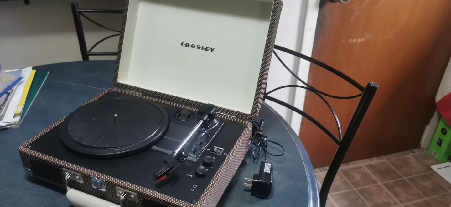 Excellent Crosley Record Player with blue tooth