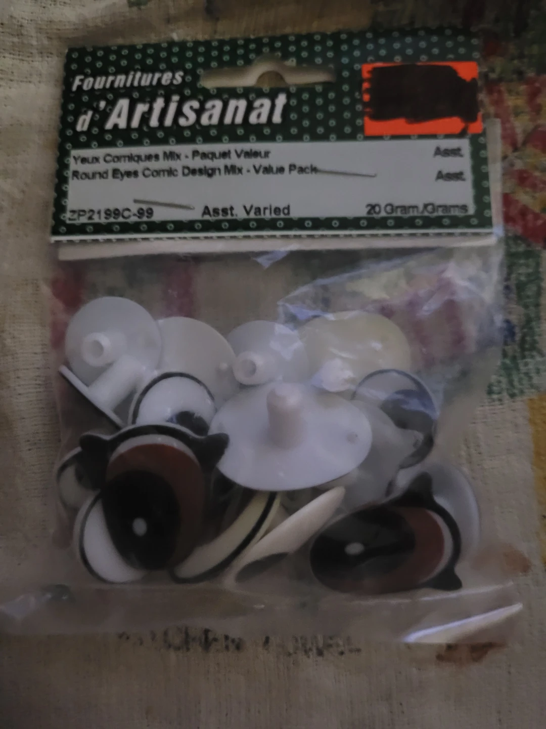 plastic safety doll eyes used for DIY crafts and amigurumi