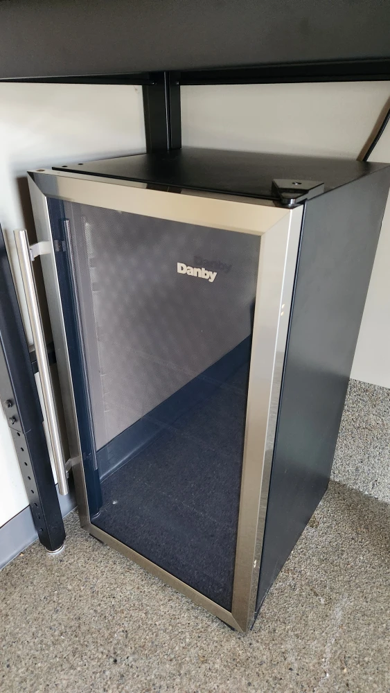 Danby 3.1 cu. ft. Free-Standing Beverage Centre