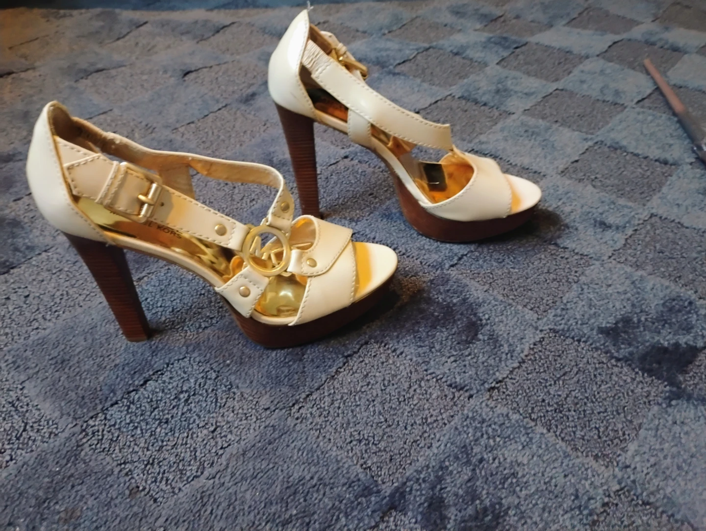 Michael Kors White Platform High Heel Sandals Size 8 - photo 2