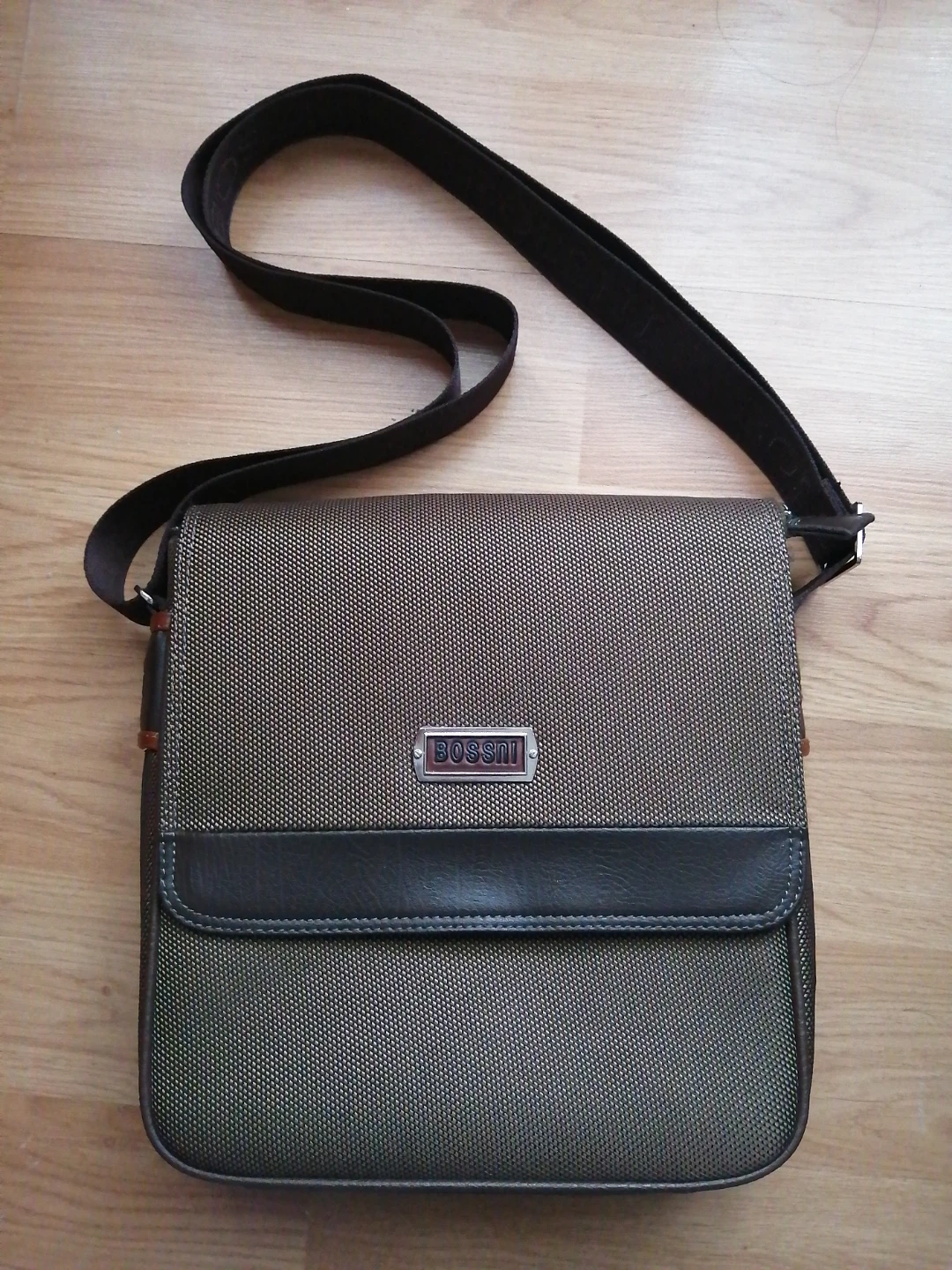 BOSSANI Leather Crossbody Bag