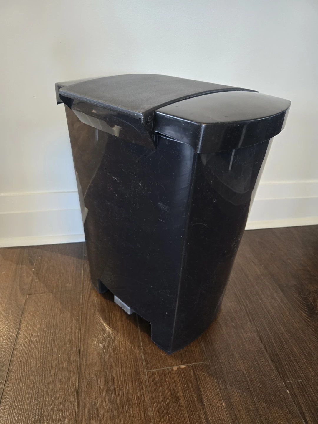 Mistral 1.9L Step Can with Removable Liner - photo 2