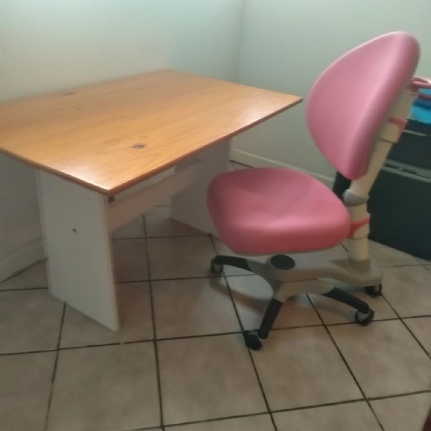 Desk and chear - photo 3