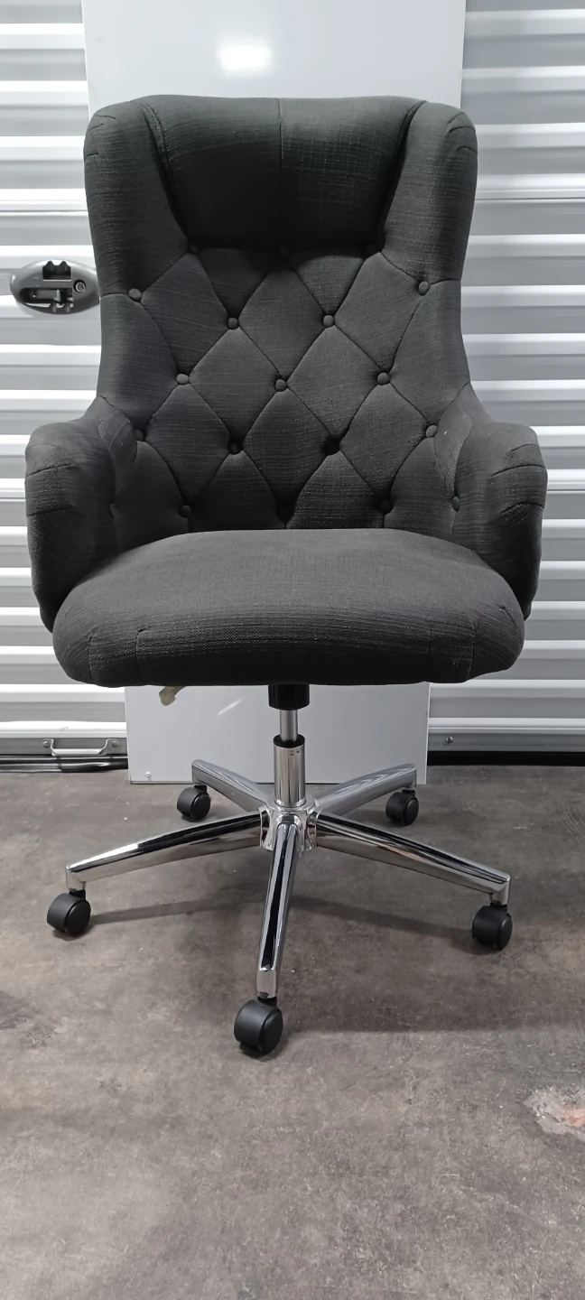 CLASSY EXECUTIVE OFFICE CHAIR good Quality