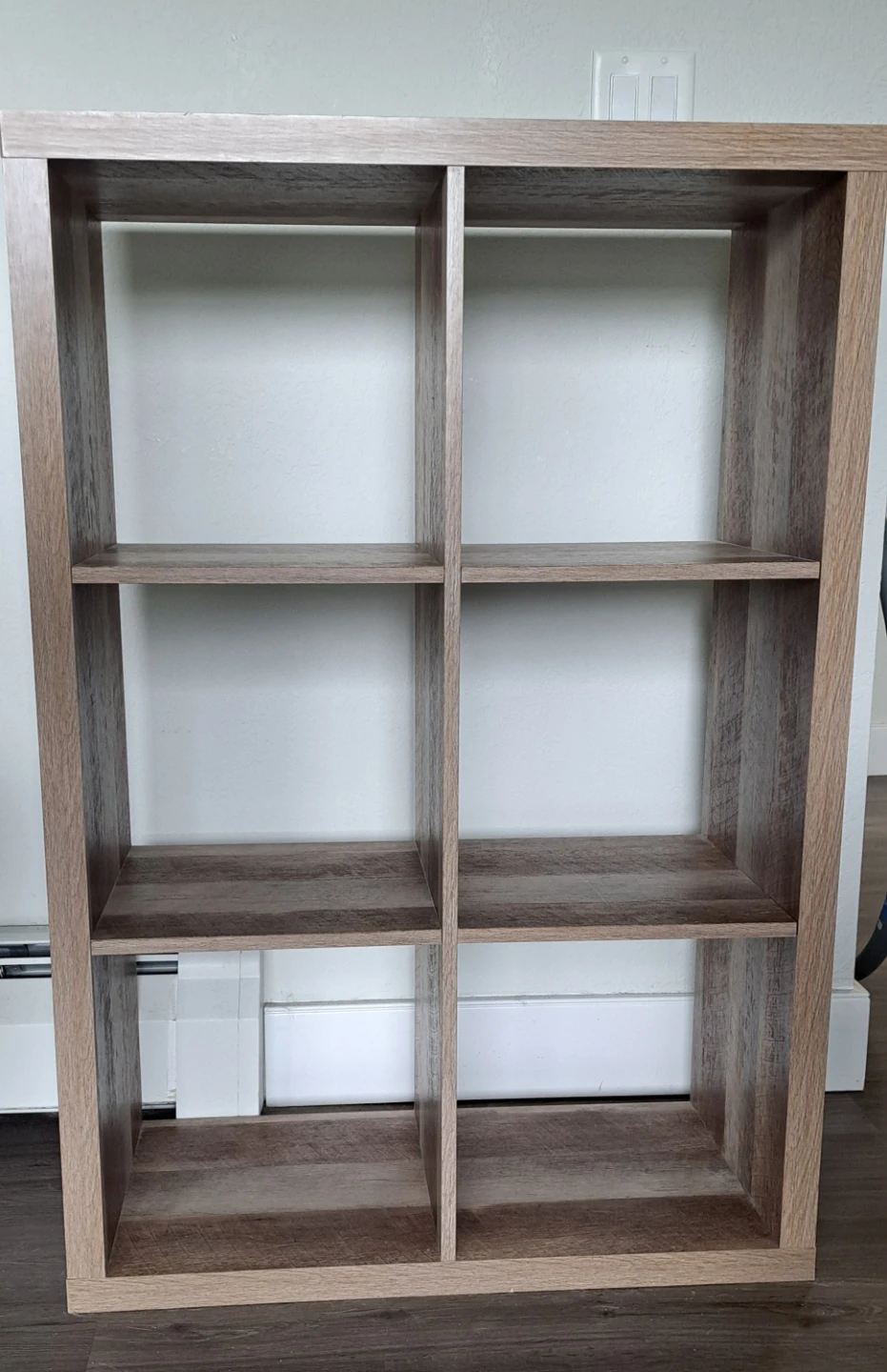 Wood grain cube shelf