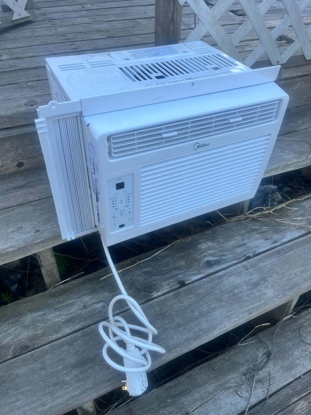 Midea Window Air Conditioner - photo 2