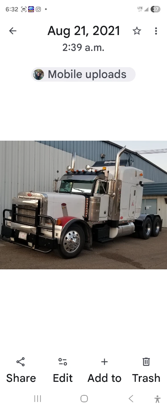 Peterbilt Semi Truck