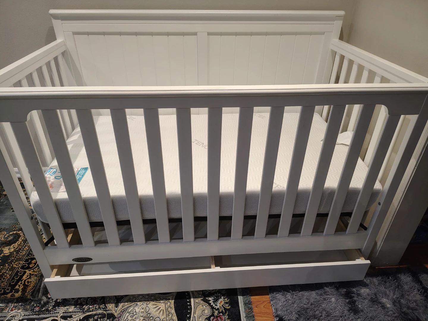White Crib with Drawer and Mattress - photo 3