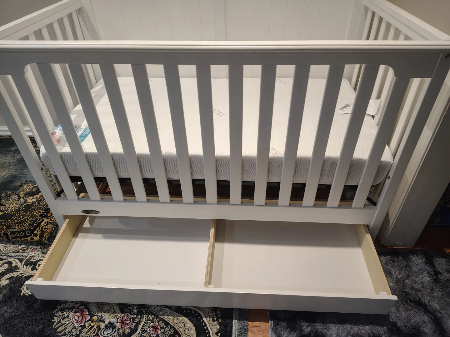 White Crib with Drawer and Mattress - photo 4