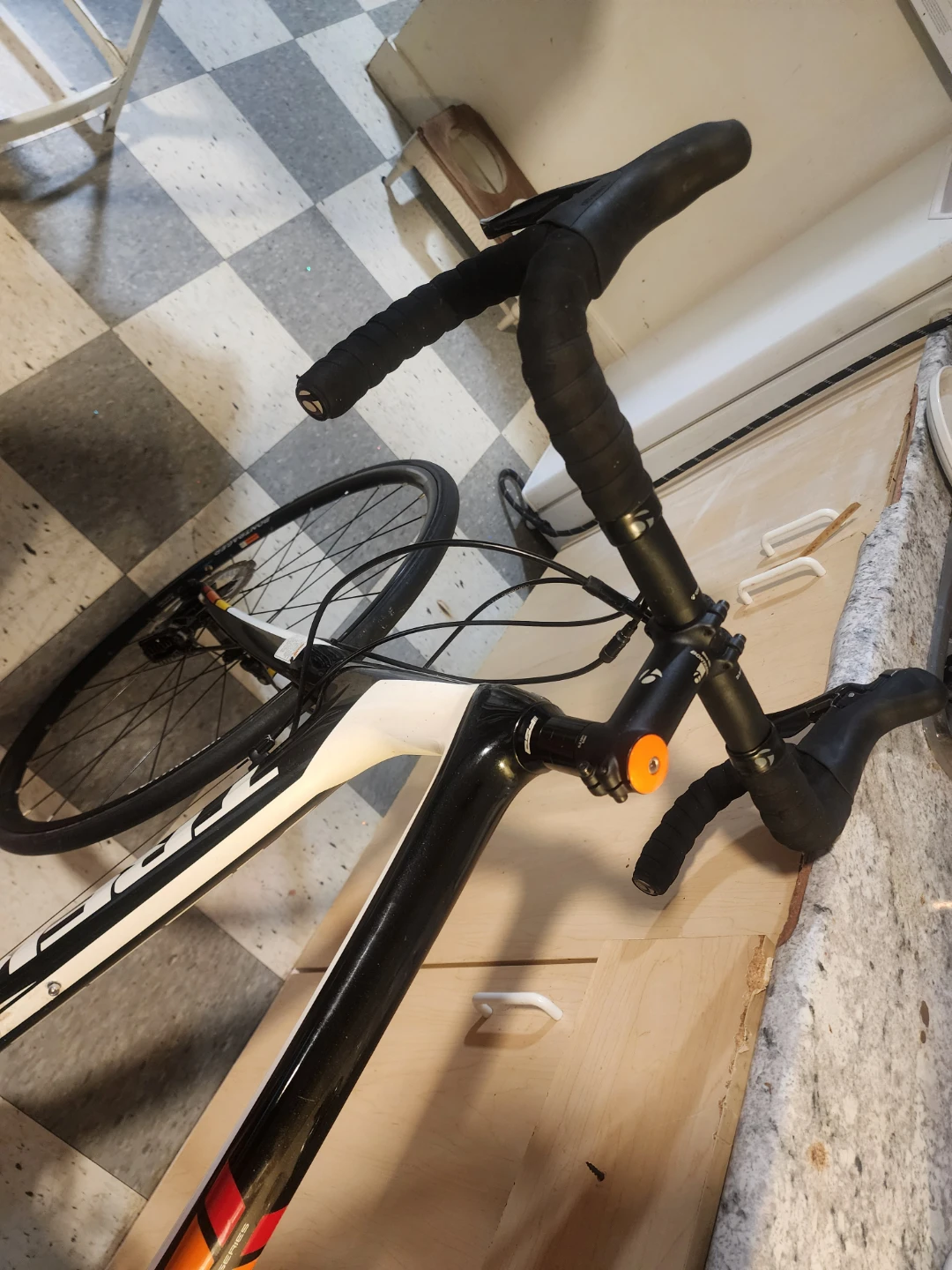 Trek Domane 4 Series Carbon - photo 2