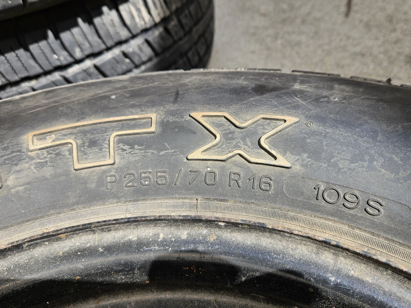 New Michelin LTX M/S Tire on original Ford Steel Rim 70R16 New - photo 4