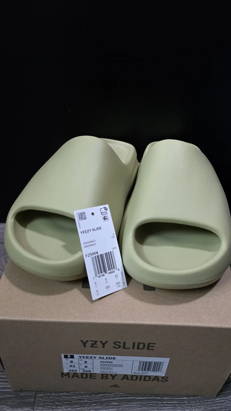 BNIB Adidas Yeezy Slide - Size 8