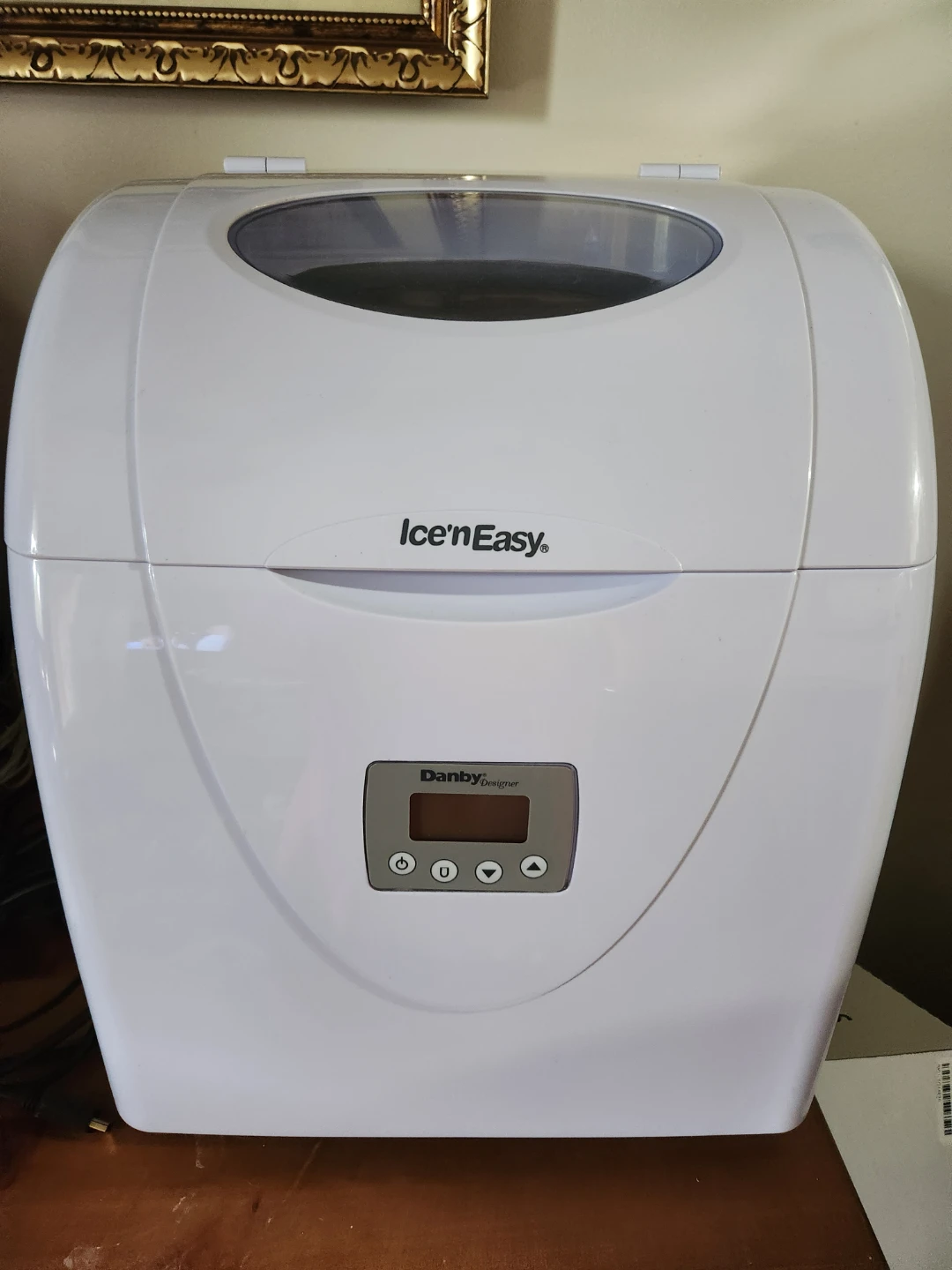 XL ICE MAKER MAKES 3 SIZES 33 POUNDS A DAY
