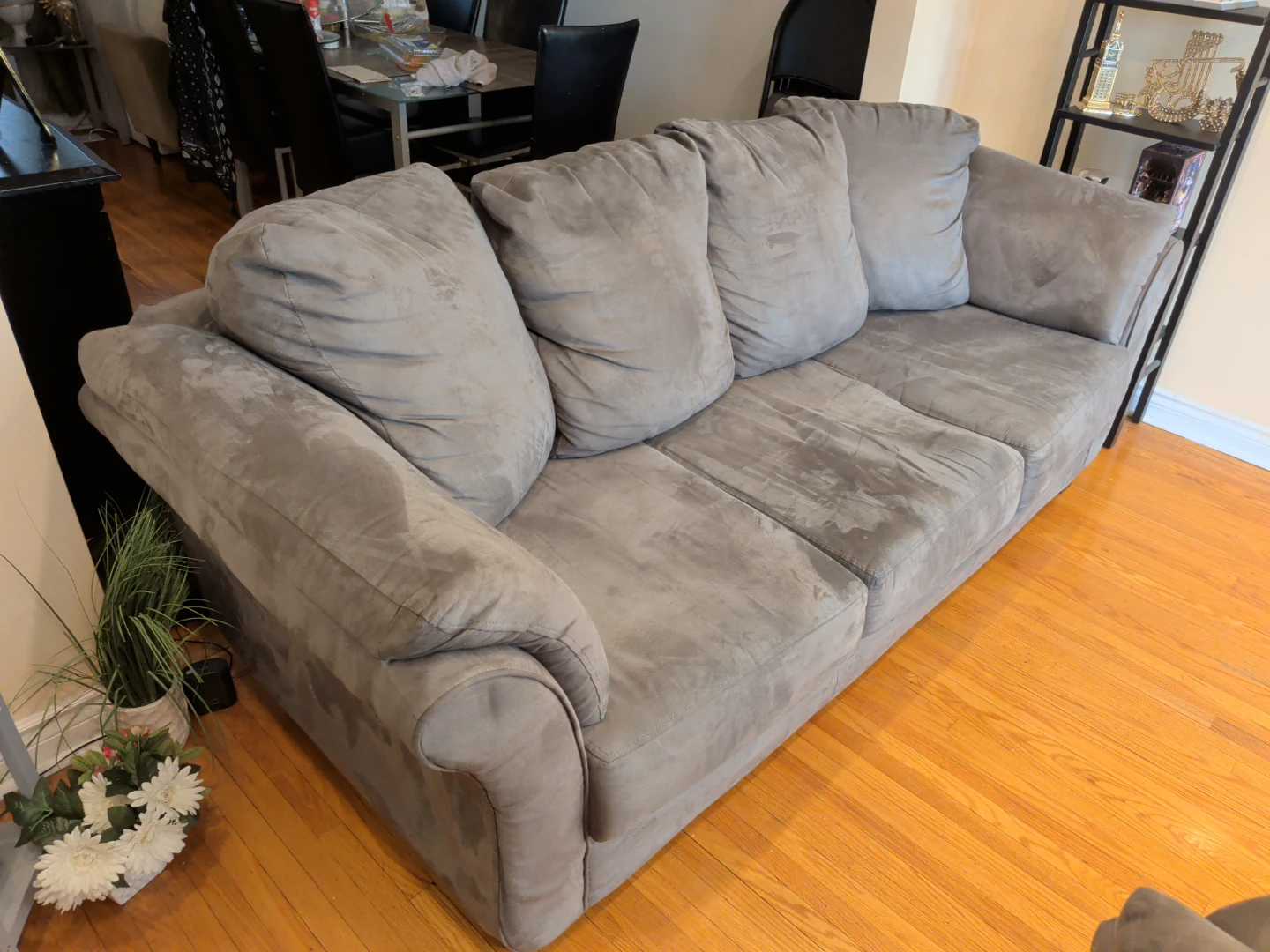 Leon's Couch - photo 2