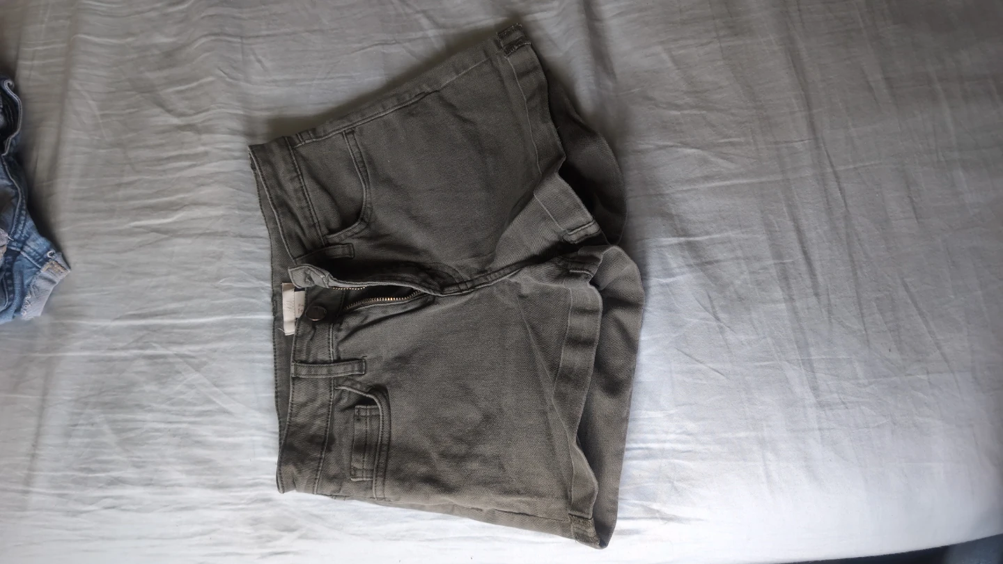H&M Olive Green Cargo Shorts Size 2