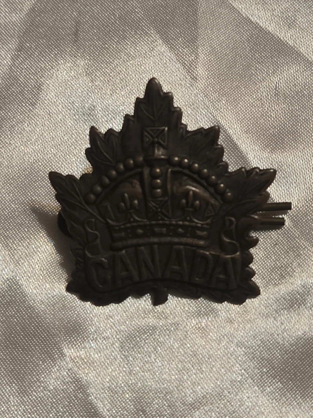 Canadian Maple Leaf Badge with Crown