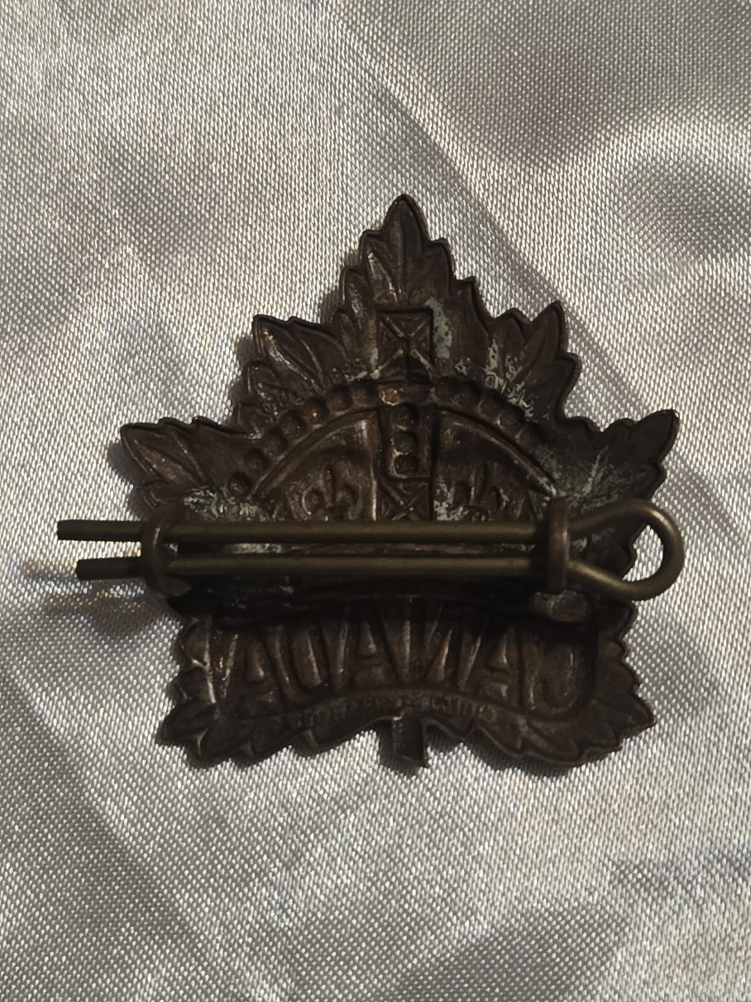 Canadian Maple Leaf Badge with Crown - photo 2