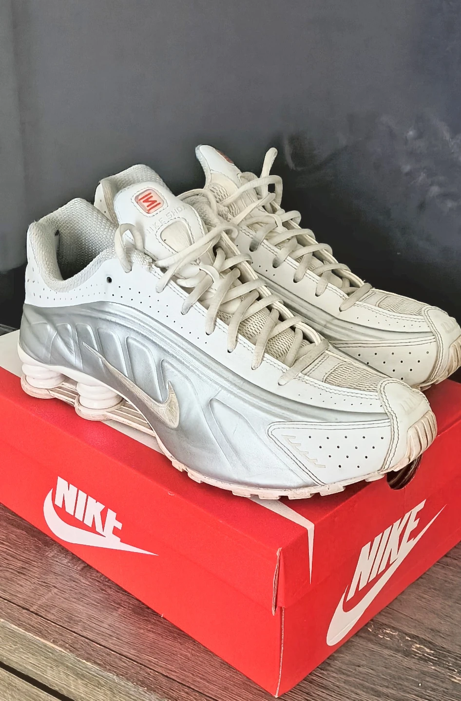 Nike Shox R4 mens  Running Shoes