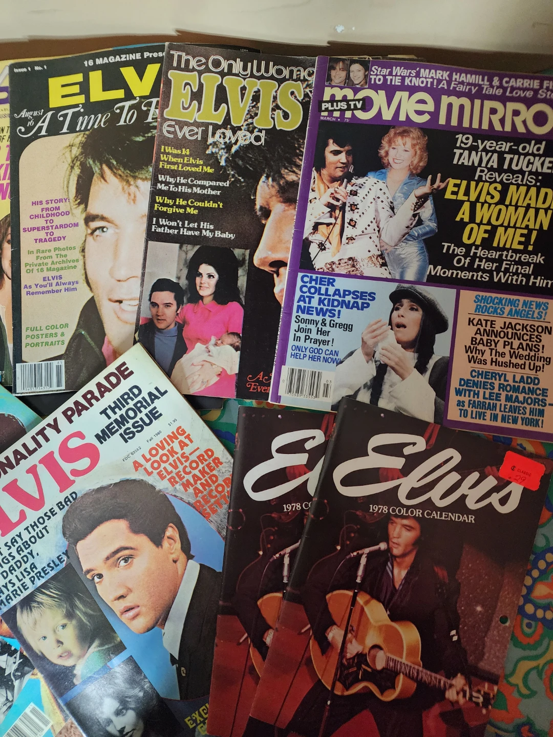 Bundle of Elvis Presley Magazines and Calendars - photo 4