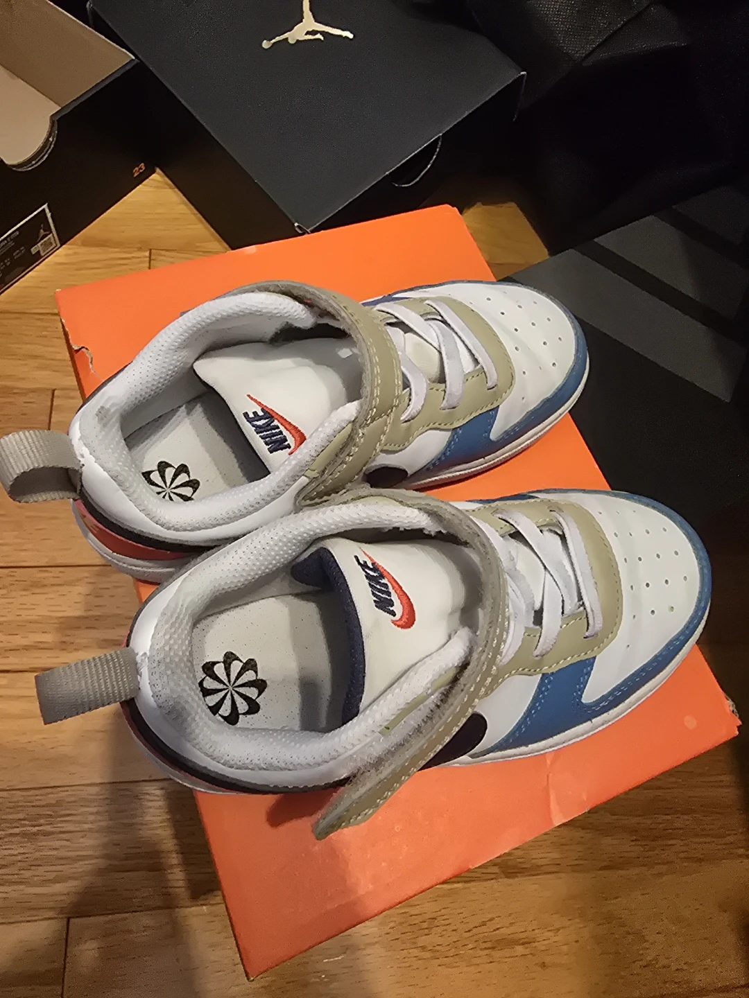 Boys Nike shoes size 10c - photo 2
