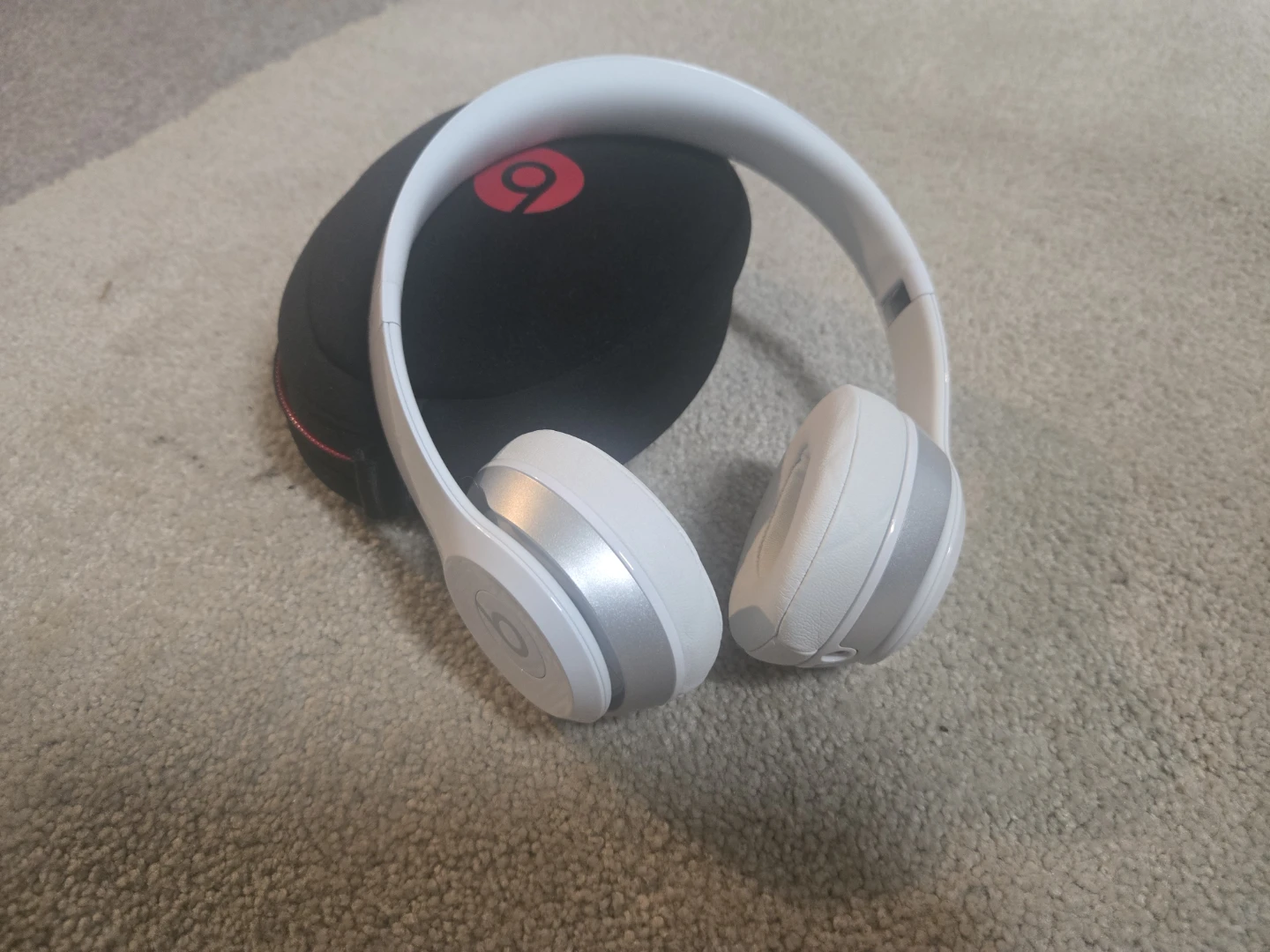 Beats Solo 3 Wireless On-Ear Headphones - White - photo 2