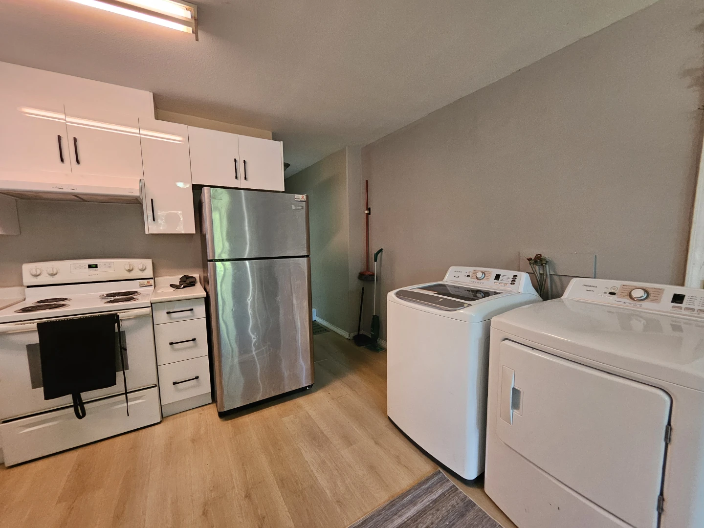 Room for Rent – Surrey / Furnished / Short-Term Available - photo 4