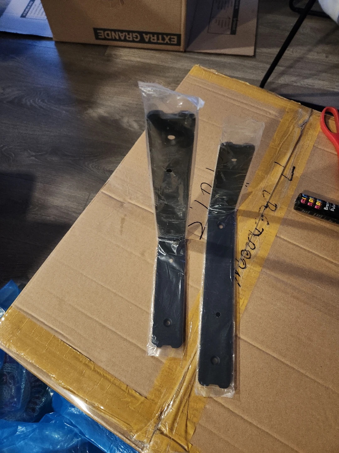 Black Metal Shelf Brackets - photo 2