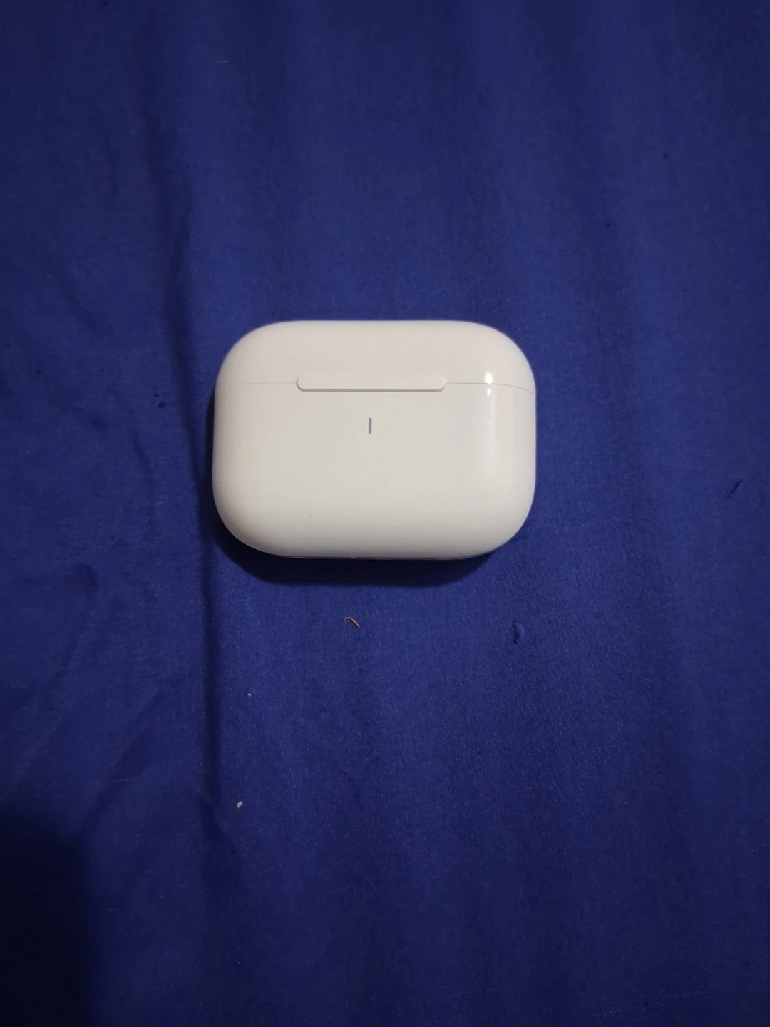 White Wireless Earbuds with Charging Case and Cable - photo 2