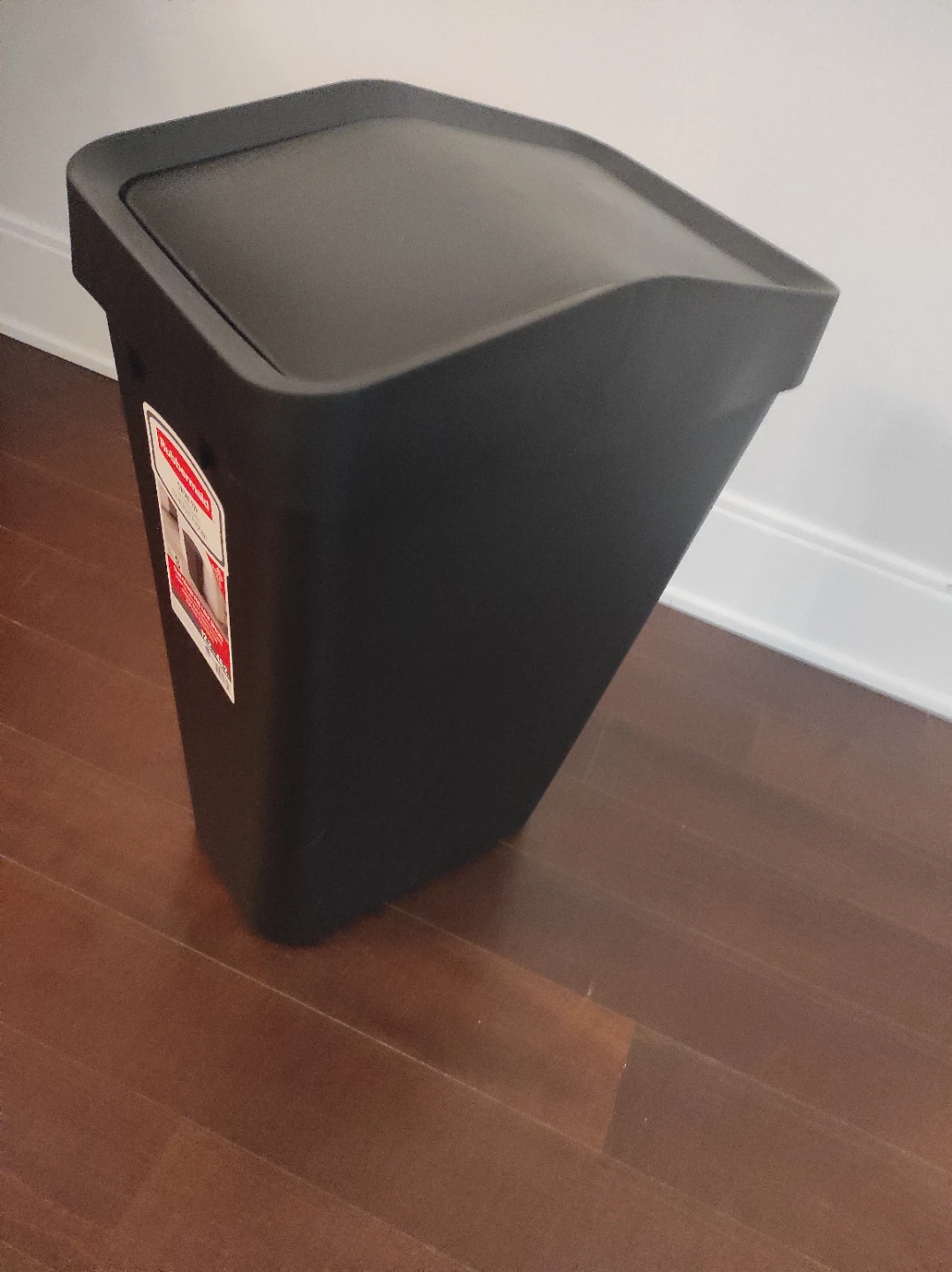 Rubbermaid Swing Top Wastebasket - photo 2