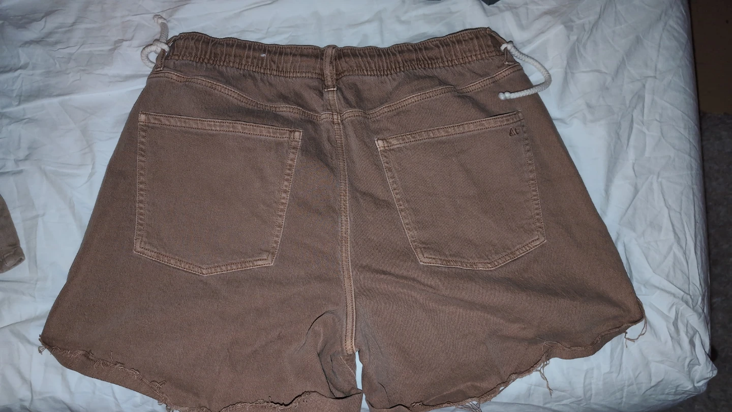 American eagle khaki shorts -size 16 - photo 4