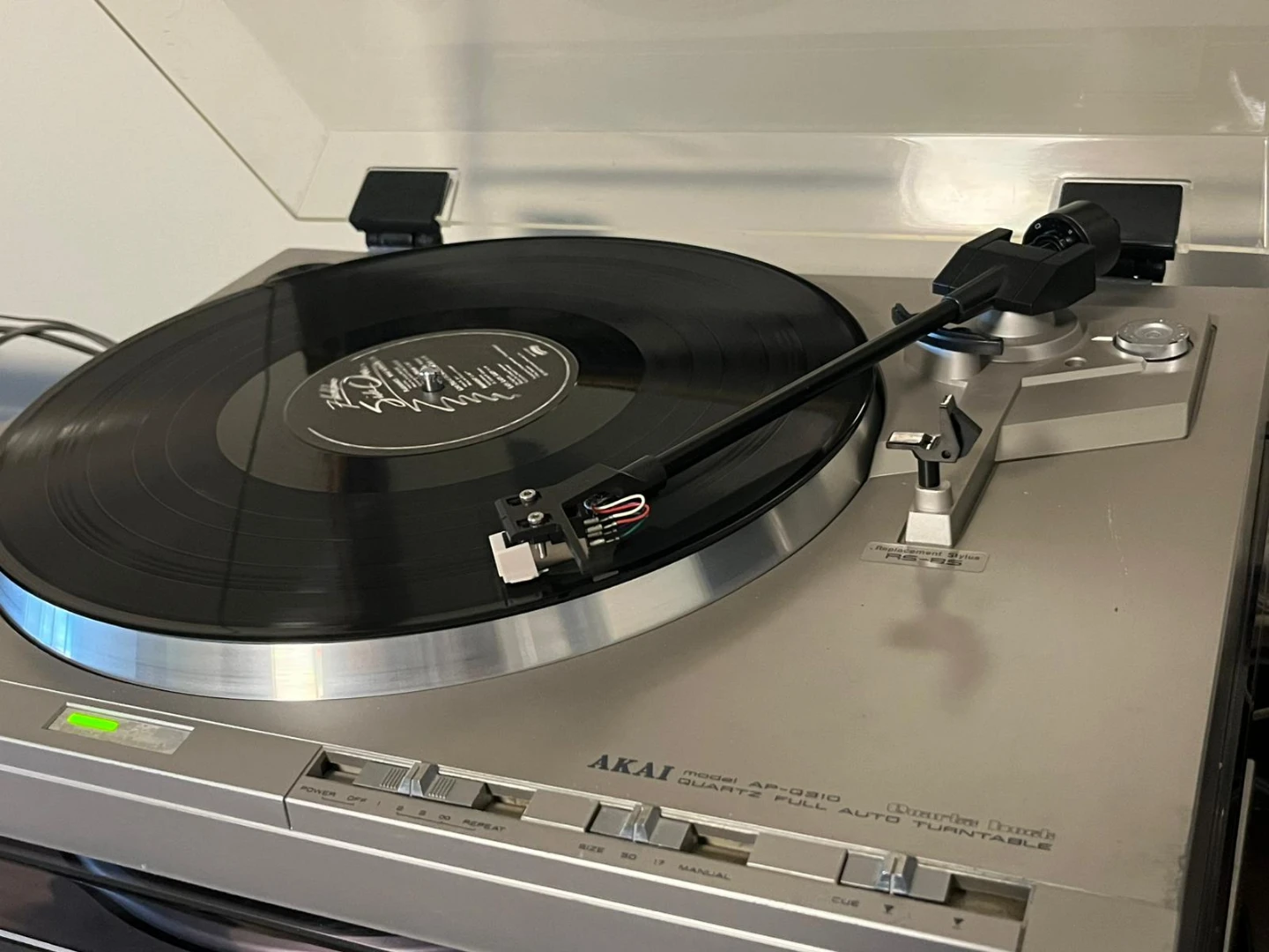 AKAI AP-Q310 Quartz Full Auto Turntable
