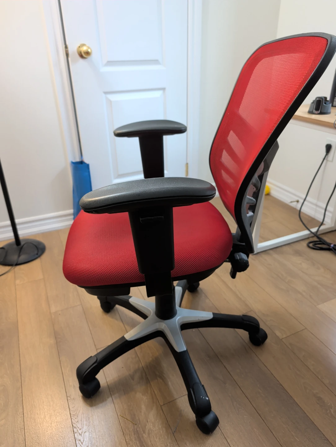 Red Mesh Office Chair - photo 2
