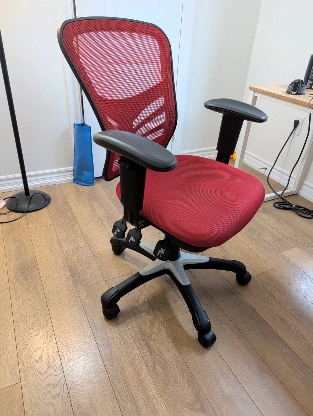 Red Mesh Office Chair - photo 3