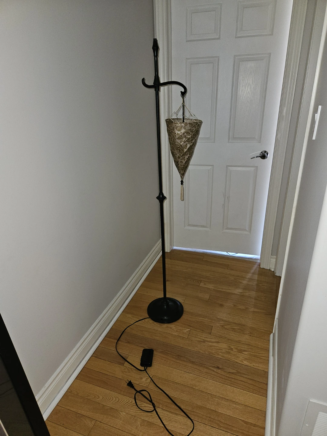 Floor Lamp with Decorative Lantern Shade