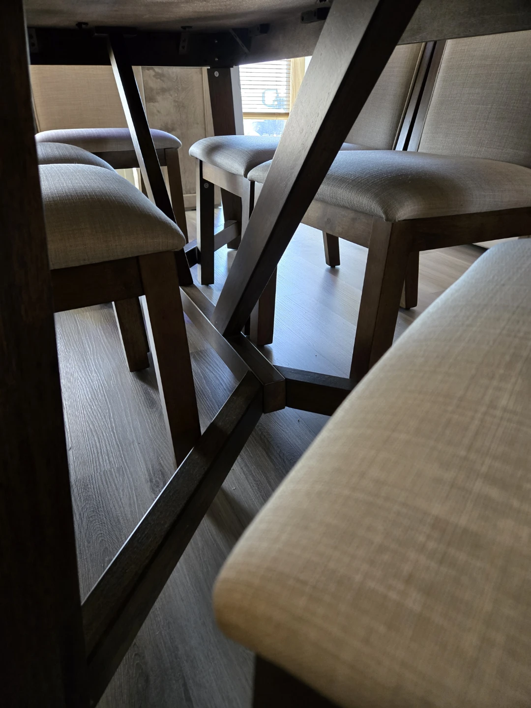 Wood table with 6 chairs. Barely used - photo 2