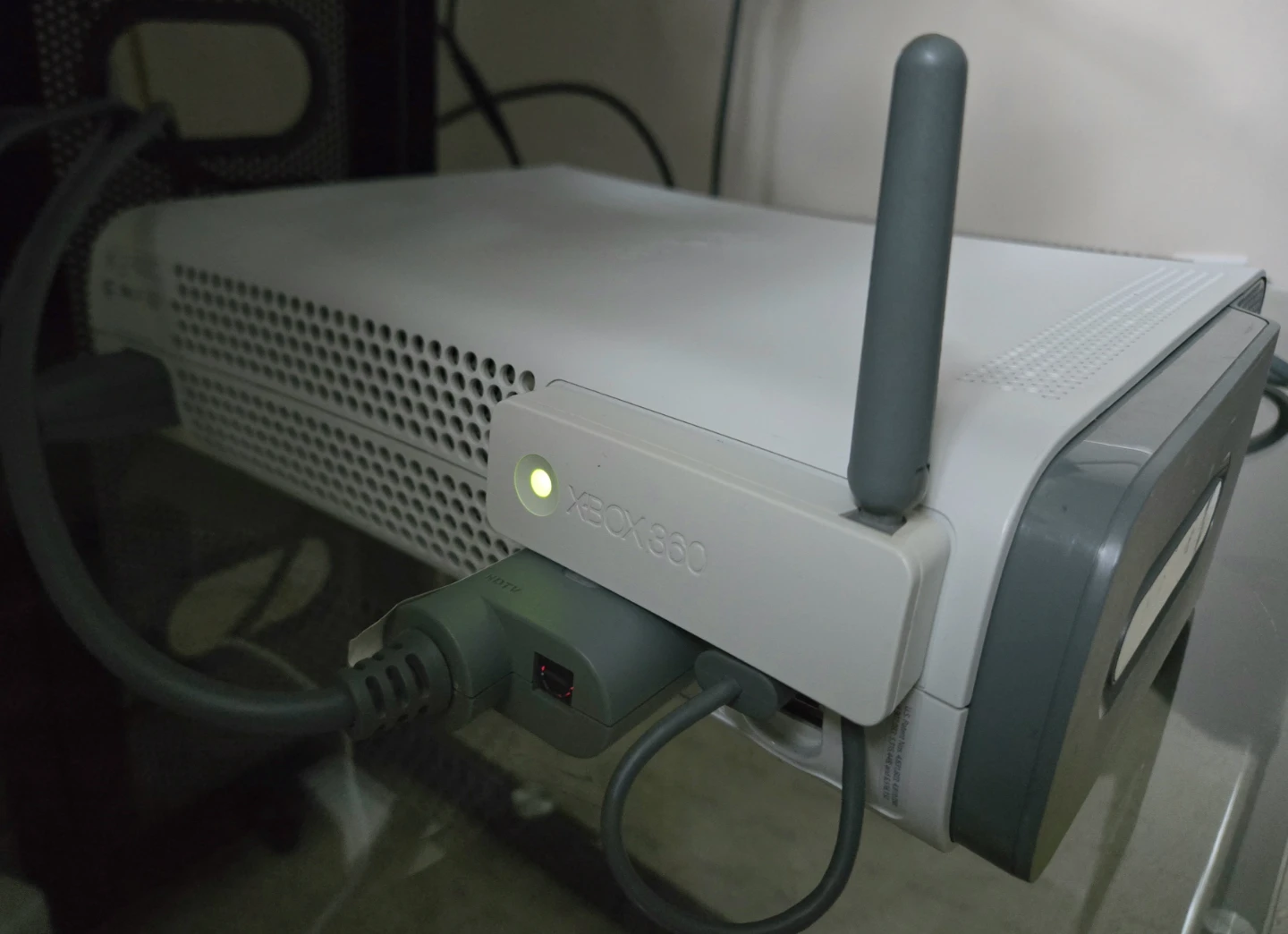 XBOX 360 WIRELESS NETWORK ADAPTER / TESTED & WORKING - photo 2