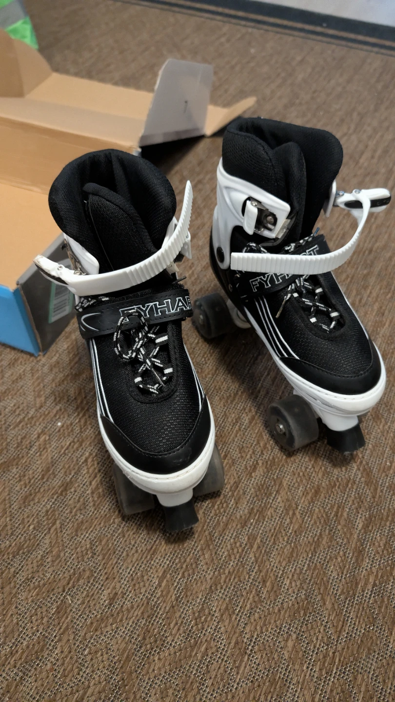 Roller Skates Black/White