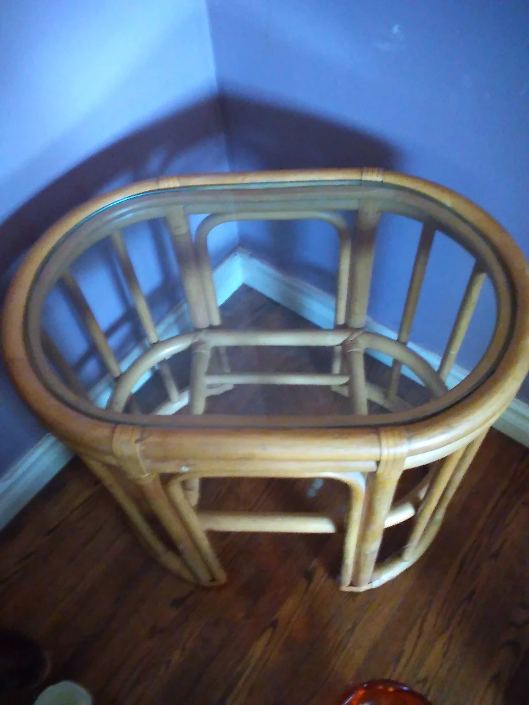 Table. Bamboo. Vintage. Glass Top. Excellent Cond. - photo 3