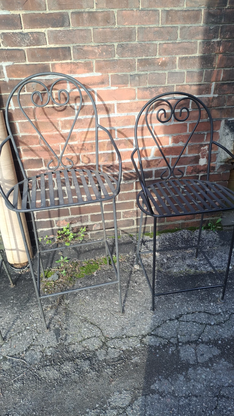 Set of 3 Wrought Iron Bar Stools with Heart Back Design - photo 2