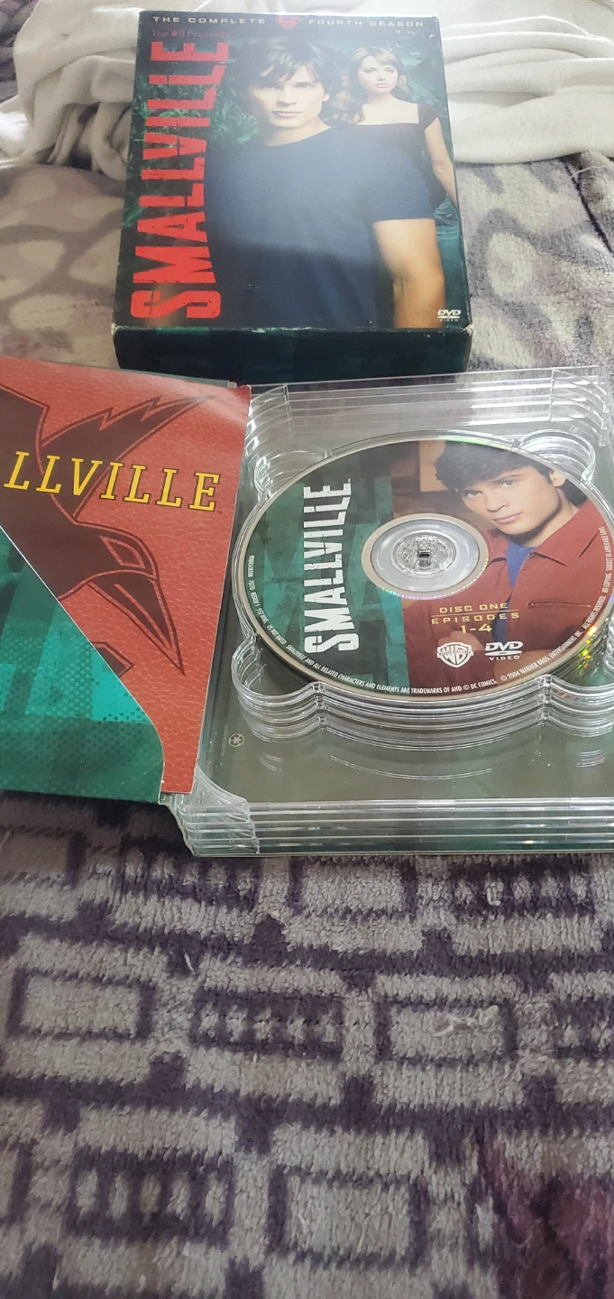 Smallville The Complete Fourth Season DVD Set - photo 2