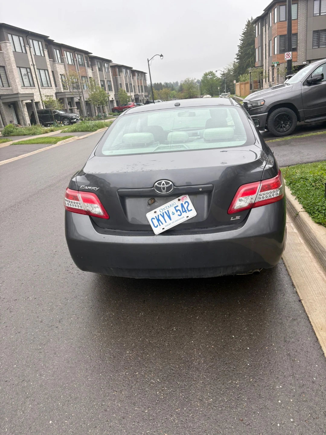 2010 Toyota Camry LE Sedan - photo 3