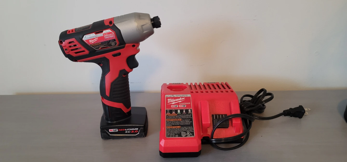 🔥 Milwaukee M12 Impact Driver + Charger 🔥 - photo 2