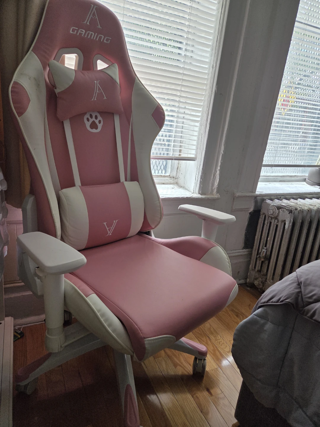 Pink Gaming Chair with Lumbar and Neck Pillows - photo 3