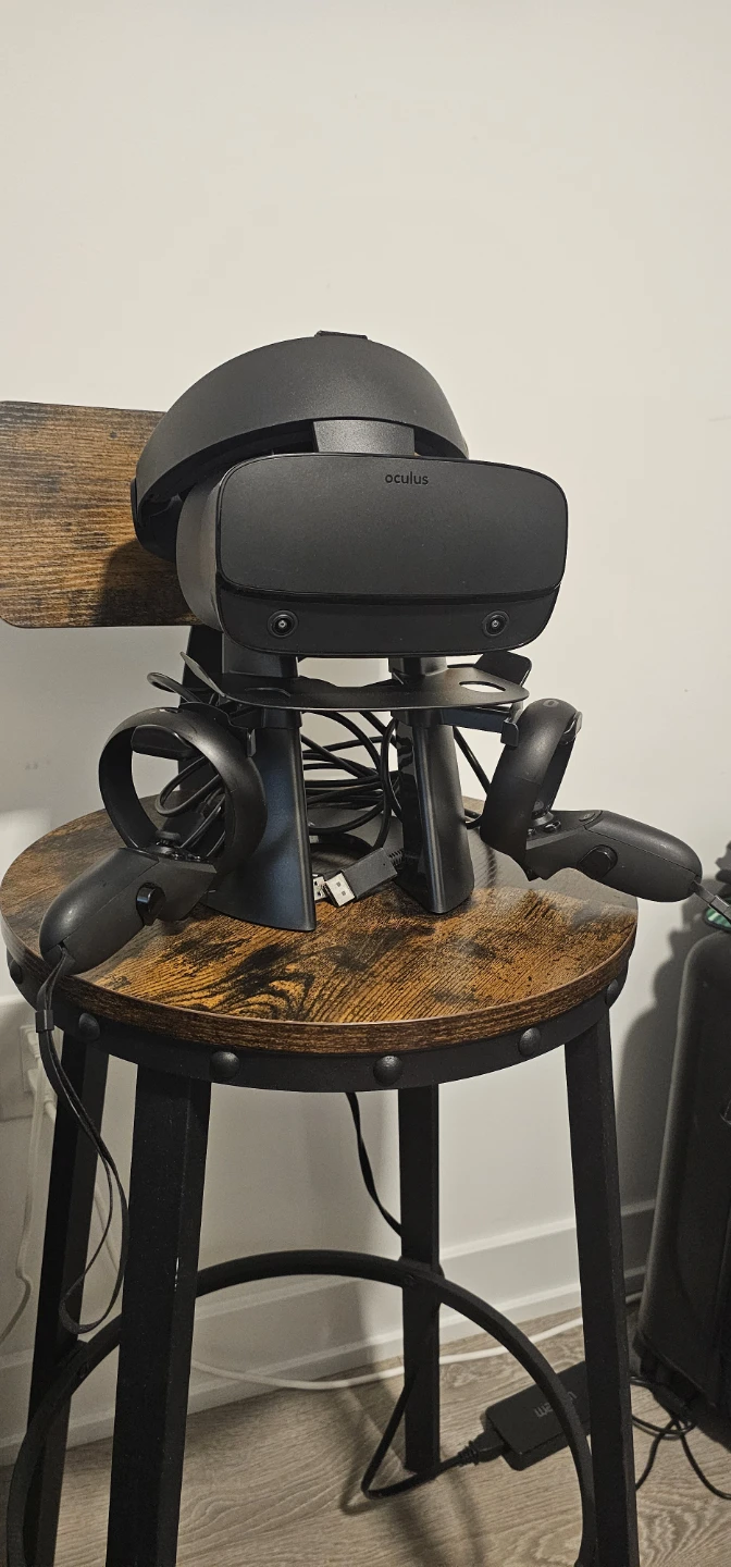 Oculus Rift S VR Headset with Controllers + Stand - photo 2