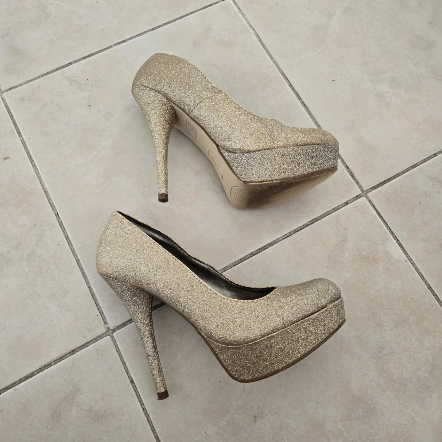 Steve Madden TRASH Glitter Platform Heels Size 8 Gold - photo 3
