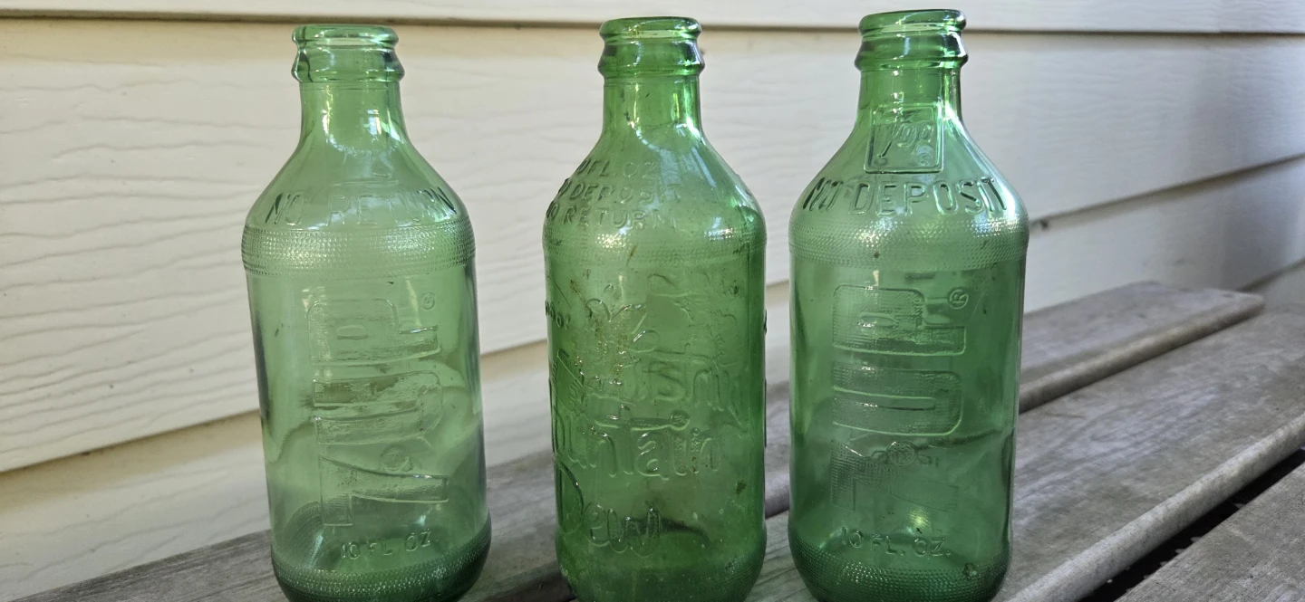 Lot of 3 Vintage Green Glass Bottles - mountain dew 7up