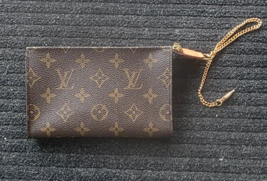 Louis Vuitton Bucket Pouch with Chain- new - photo 4