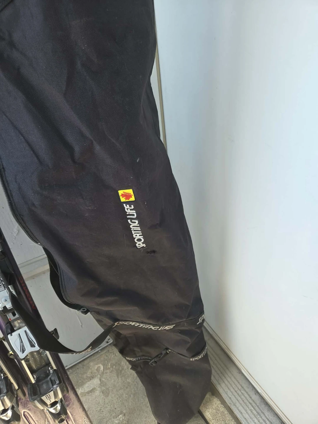 Atomic Nomad skis with Scott poles and ski bag - photo 5