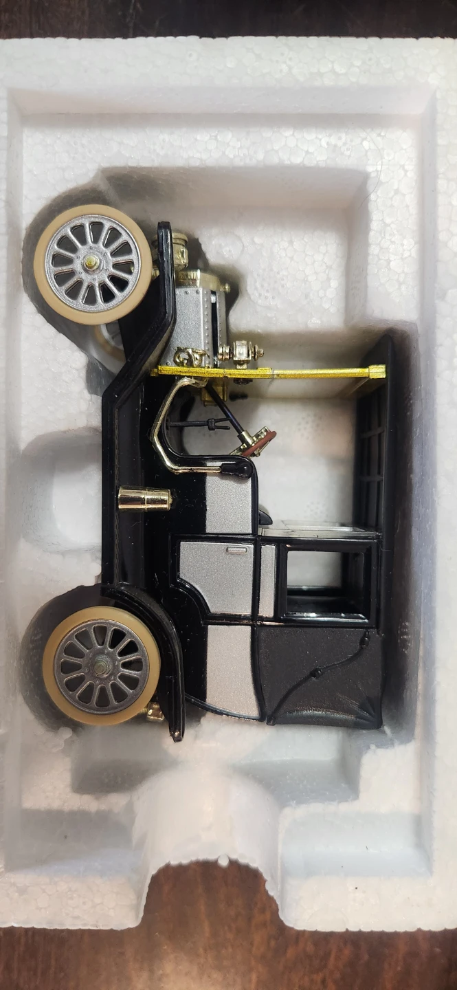 National Motor Museum Mint 1/32 scale gray 1911 Ford Towncar